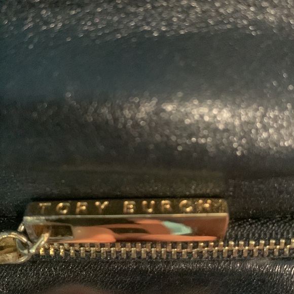 Tory Burch clutch with attachable shoulder strap - Picture 6 of 15